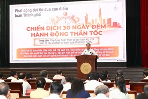 阮文得同志发起组织实施《都市发展法》的30個晝夜冲刺竞赛運动。图：越勇