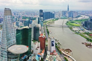 胡志明市西贡坊白腾码头区域的现代都市空间。图：黄雄