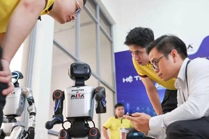 2026年AI Day（2026年4月5日，河内）产品展示与推介区。图自越通社