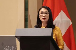 越南驻瑞士大使周梅英在活动上致辞。图片来源：越通社