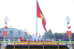 升旗仪式在巴亭广场庄严举行。图自越通社