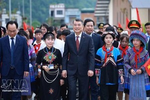 越南政府总理黎明兴出席芒姜九年一贯制学校新学年开学典礼。图自越通社