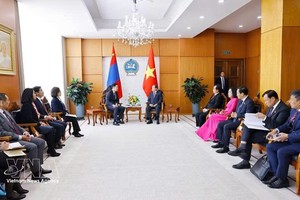 越南国会主席陈青敏会见蒙古国总理尼亚木奥斯尔·乌其尔勒。图自越通社