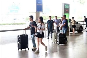 2026年8月28日上午，在新山一机场国际航站楼抵达胡志明市的乘客。图 : 进力/越通社