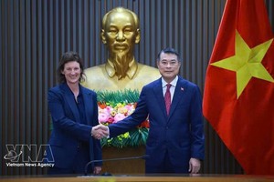 政府总理黎明兴会见富时罗素（FTSE Russell）首席执行官菲奥娜·巴塞特。图自越通社