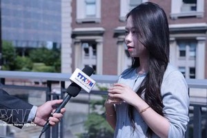 哥伦比亚大学大学生裴河英。图自越通社