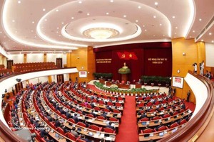 10月5日，第十四届党中央执委会第四次全体会议在河内开幕。图自越通社