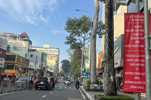 自10月10日起，阮氏明开街从贡琼至玄珍公主街路段对所有车辆实行单向通行。图:国雄