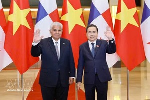 越南国会主席陈青敏会见巴拿马总统何塞·劳尔·穆利诺。图自越通社