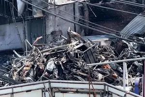 店内许多财产和物品被付诸一炬。图: 建文