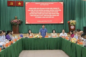 胡志明市市委委员、市委宣教处常务副主任黎文明主持工作会议。