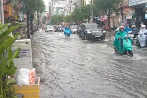 胡志明市主动应对潮汛与强降雨。