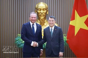 政府总理黎明兴会见卢森堡财政大臣吉勒·罗特。图自越通社