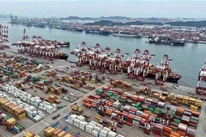 中国山东省青岛货运港口景象。图:新华社/越通社