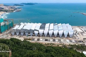服务2027年APEC会议的会议中心工程施工现场。图自越通社