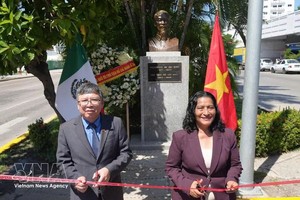 越南驻墨西哥大使阮文海与阿卡普尔科市长阿贝利娜·洛佩斯·罗德里格斯剪裁。图自越通社
