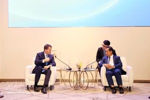 胡志明市人委会主席阮文得会见世界经济论坛执行董事斯特凡·默根塔勒。图自越通社