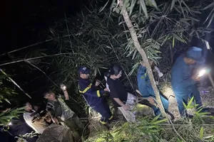 职能力量在郑翁山上找到两名女大学生。