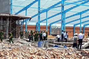 Hé lộ nguyên nhân sập tường khiến 6 công nhân tử vong ở Vĩnh Long 