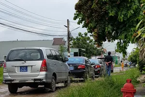 Kiểm điểm rút kinh nghiệm đối với bà Hồ Thị Cẩm Đào trong việc tổ chức tiệc cưới cho con