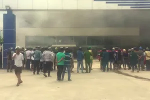 Sau vụ cháy 10.000 m2 nhà xưởng: Sẽ đảm bảo lương, thưởng cho công nhân May Nhà Bè Sóc Trăng