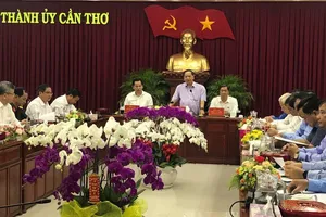 Bí thư Thành ủy Cần Thơ yêu cầu theo dõi chặt chẽ tình hình dịch viêm đường hô hấp do chủng mới của virus Corona gây ra