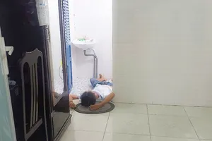 Người đàn ông tử vong trong nhà nghỉ, cạnh vỉ thuốc màu xanh