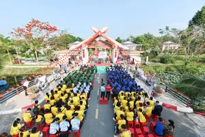 Trường Đại học Cửu Long khánh thành “Đường cờ chiến thắng”