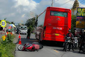 Vĩnh Long: Xe khách va quẹt xe mô tô, 1 người tử vong