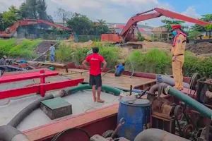 Vĩnh Long: Liên tiếp phát hiện phương tiện vận chuyển cát sông không hóa đơn chứng từ