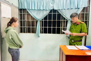 Mâu thuẫn trong việc dắt chó đi vệ sinh, 1 người phụ nữ bị đánh tử vong