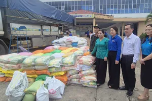 Cần Thơ chuyển hơn 20 tấn hàng hóa hỗ trợ đồng bào vùng bão lũ