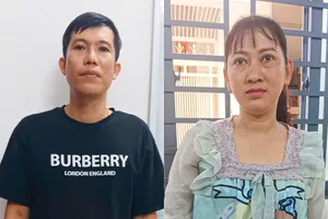 Triệt phá nhóm đối tượng chăn dắt trẻ ngậm dầu phun lửa tại Cần Thơ