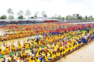Hàng ngàn vận động viên quy tụ tại sông Maspéro (TP Cần Thơ) để tham gia giải đua