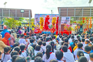 Phường Hạnh Thông (TPHCM) mang “Xuân Đoàn Kết – Tết Nghĩa Tình” đến Cần Thơ