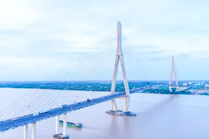 Nguy cơ quá tải trên cầu Cần Thơ