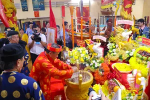 Sôi nổi lễ hội Nghinh Ông tại Cần Thơ