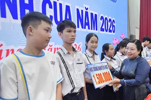 Cần Thơ: Trao 321 suất học bổng Lương Định Của đầu năm học mới