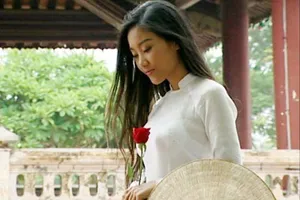 Đoan Trang dịu dàng với tà áo dài trắng trong MV