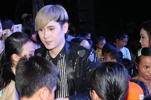 Nguyên Vũ đón Trung thu sớm cùng hàng nghìn trẻ nghèo