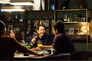 Thu 167 tỷ đồng, “Tiệc trăng máu” 5 tuần liên tiếp đứng đầu phòng vé 