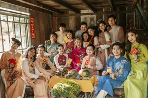 Dàn nghệ sĩ Việt nô nức diện áo dài chúc xuân