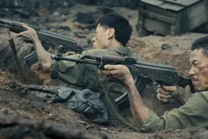 Phim "Mưa đỏ" vượt mốc doanh thu 100 tỷ đồng sau 3 ngày công chiếu 