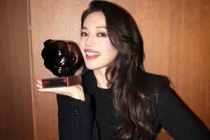 Thư Kỳ thắng giải Đạo diễn xuất sắc nhất Liên hoan phim quốc tế Busan 2025