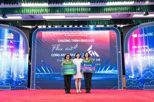 "Em xinh”, “Anh trai” góp 1 tỷ đồng hỗ trợ người dân vùng bão lũ