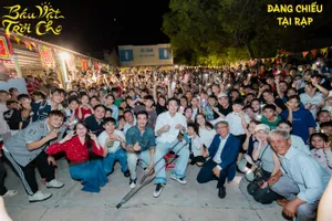 Bà con làng chài xem miễn phí phim "Báu vật trời cho"