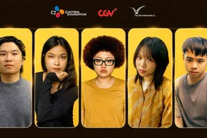 Top 5 đạo diễn xuất sắc nhất Dự án phim ngắn CJ mùa 7 (từ trái sang: Đạo diễn Trần Hữu Thành, Đặng Thảo Nguyên, Châu Thuý An, Nguyễn Vũ Hiền Chi, Lâm Công Thịnh)