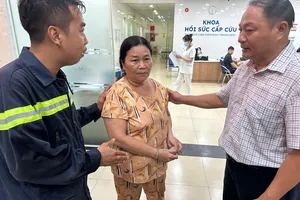 Mưa gió làm nhiều cây xanh ngã đổ