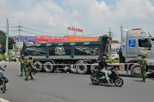 Sau va chạm, 2 người tử vong dưới gầm xe 