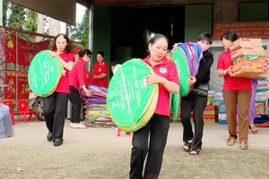 Mang yêu thương đến đồng bào bị ảnh hưởng bởi bão lũ 